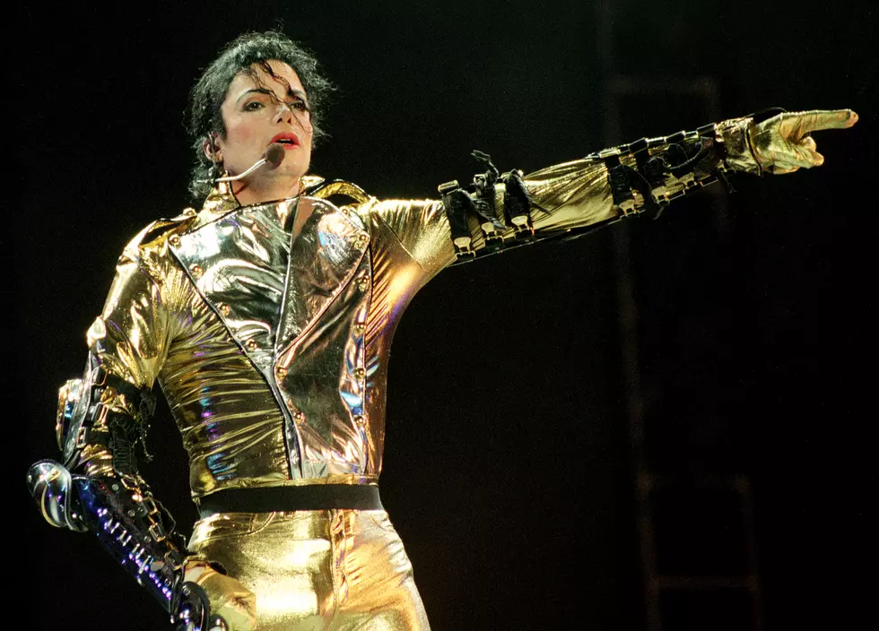 Moonwalk/Don’t Walk- Detroit Honors Michael Jackson by Naming a Street After Him